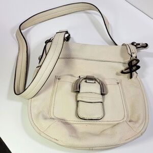B Makowsky Lt Cream Leather Purse